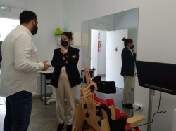 Gil Rosiña visita el centro de la Asociación Mi Princesa Rett en el que se impartirá una terapia pionera
