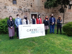 Nuria Flores afirma que la bienal de Arte Contemporáneo Cáceres Abierto se ha convertido en una referencia del sector de la creación