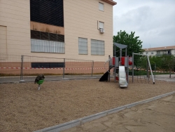 El Ayuntamiento renueva el área de juegos infantiles de la calle Ana Mariscal