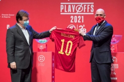 Fernández Vara resalta el apoyo de las instituciones y de las federaciones de fútbol para que los equipos pequeños puedan sobrevivir