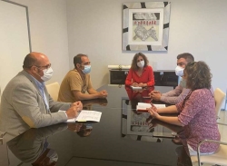 La consejera para la Transición Ecológica y Sostenibilidad ha analizado con el alcalde de Piornal una propuesta de producción forestal