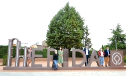 Nuria Flores afirma que Extremadura se sigue preparando para la reactivación del turismo, en la apertura al público de la remodelación de la plaza Mar
