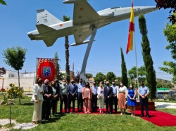 Gil Rosiña asiste al acto de inauguración del Monumento Avión F-5 en Higuera de Vargas