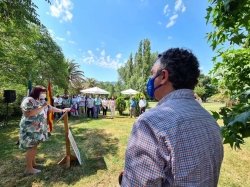 Begoña García entrega a Roberto Brasero el Premio a la Excelencia Picota del Jerte 2021