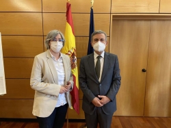 Escuchar La Junta de Extremadura entrega al Ministerio la propuesta de la Agenda extremeña de las Infraestructuras y el Transporte