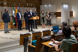 Fernández Vara firma un convenio para la puesta en marcha en Trujillo de una fábrica de diamantes