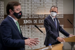 El presidente de la Junta y el ministro de Ciencia visitan en Cáceres los terrenos en los que se instalará el CNIAE