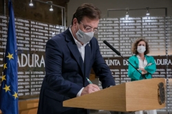 Junta de Extremadura y agentes sociales suscriben el Plan de Energía y Clima 2021-2030 que prevé invertir 18.640 millones de euros en renovables