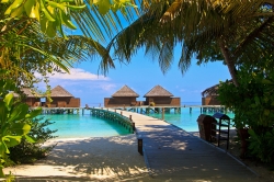 10 VIAJES EXCITANTES Y 20 HOTELES RELAJANTES