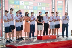El presidente de la Junta de Extremadura asiste en el Pico de las Villuercas a la llegada de la etapa número 14 de Vuelta Ciclista a España