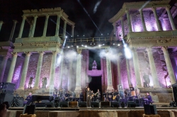 Stone & Music Festival inicia su sexta edición con el público entregado a un Raphael más enérgico que nunca