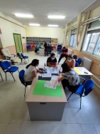 Un taller de Arte Urbano en Aldea Moret reflexiona sobre el uso del espacio y los modelos de ocio actuales, analizando el papel que ocupan las casas d