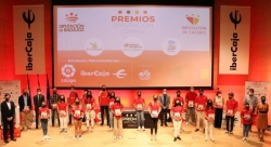 La consejera Nuria Flores valora el esfuerzo de los jóvenes deportistas para compaginar su carrera con la formación académica