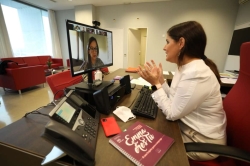 Gil Rosiña aboga por tejer alianzas entre lo público y lo privado para generar oportunidades de empleo para las mujeres