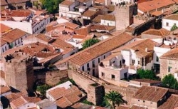 El Ayuntamiento de Cáceres obtiene el informe favorable para restaurar las torres almohades del adarve