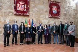 El presidente de la Junta recibe el premio CERMI por la atención específica de la Administración regional a mujeres con discapacidad víctimas de viole