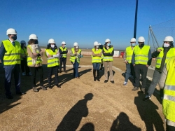 La consejera Olga García visita la nueva planta fotovoltaica ‘Miraflores’ en Castuera