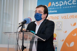 Fernández Vara califica de exitosa la labor del tejido asociativo en la asistencia a las personas con discapacidad en la región