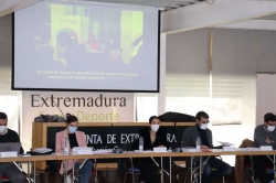 Nuria Flores preside el pleno del Consejo Regional de Deportes en el que se ha presentado la memoria de actividades de 2021