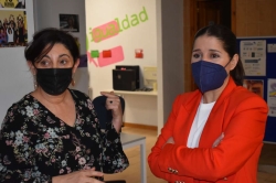 Gil Rosiña se interesa por los proyectos que desarrolla la Fundación Mujeres con fondos del Pacto de Estado contra la Violencia de Género