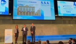 Cáceres recibe tres Pajaritas Azules, el máximo reconocimiento, por su gestión en la recogida selectiva de papel y cartón