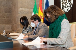La Junta firma el contrato de asistencia técnica para la eficiencia energética en sus edificios educativos y sanitarios
