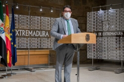 El consejero de Sanidad asegura que “no dejaremos de vigilar la infección por coronavirus” aunque se hará “de una forma diferente”
