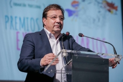 Fernández Vara asiste a la entrega los Premios Extraordinarios de Educación a 69 estudiantes que terminaron con éxito los cursos 2019/2020 y 2020/2021