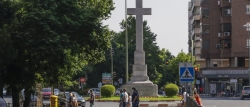 Cruz de los Caídos de Cáceres: ¿firmas de quién?