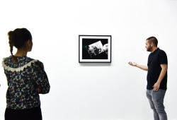 La consejera de Cultura inaugura la exposición de Abel Jaramillo sobre el cineasta extremeño Celestino Coronado