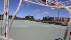 El Ayuntamiento de Cáceres precinta la pista de Montesol y dice que la malla de la portería estaba rota