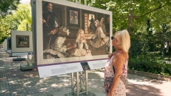 ‘Las Meninas’ pasean por Cánovas