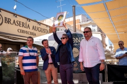 El artista Miguel Ríos descubre su vinilo en el Camino de la Música emeritense