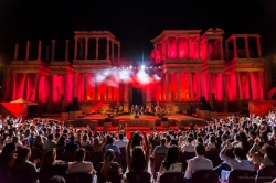 La desgarradora sensibilidad de Orozco llena de magia el Teatro Romano de Mérida