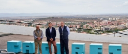 La falta de visión obligará a cambiar las letras del santuario de Cáceres después de instalarse