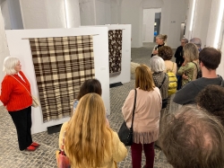 El Hospital Centro Vivo acoge la exposición Entre Lanas de la Asociación de Creadores Textiles de Madrid