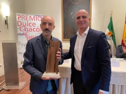 El escritor extremeño Jesús Carrasco recoge en Zafra el XVII Premio Dulce Chacón de Narrativa Española