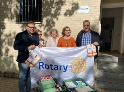 Rotary Cáceres San Jorge entrega calzado infantil a Red Madre y la Casa de la Mujer
