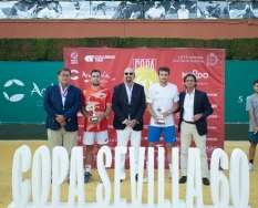 ALBERTO BARROSO JUNTO A SU COMPAÑERO  PEDRO MARTÍNEZ SE ADJUDICAN LA 60ª EDICIÓN DE LA COPA SEVILLA DE DOBLES