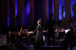 La portentosa voz de Elina Garanca brilla en el Teatro Romano de Mérida con su "homenaje a España"