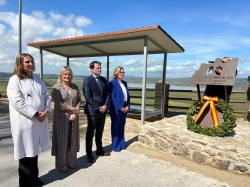 Abel Bautista inaugura en Capilla un monolito en homenaje a las víctimas del terrorismo y en memoria de Miguel Ángel Blanco