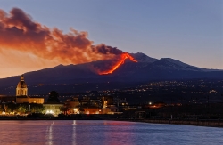 La ruta de los volcanes por tierra, mar y aire, recorriendo la costa más bella de Italia