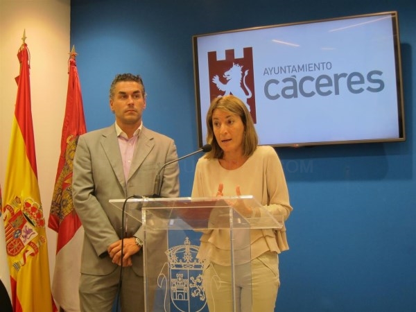 La alcaldesa de Cáceres tiende la mano a Ciudadanos y pide disculpas "si se ha ofendido a alguien personalmente"
