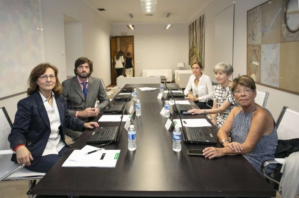 La Junta impulsa la creación de un Comité de Expertos para definir 'criterios objetivos' para el reparto de la publicidad institucional