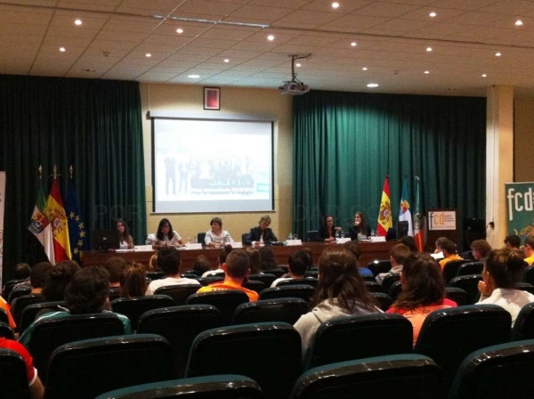 La directora general de Deportes destaca la apuesta de la Junta de Extremadura por el deporte femenino