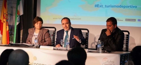 Más de 200 personas del sector turístico deportivo debaten en El Anillo sobre el futuro del sector