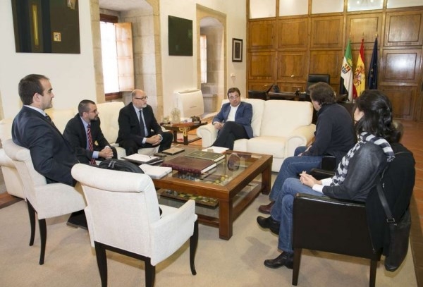 Fernández Vara recibió al presidente de la Fundación PHI, Proyecto Ecológico