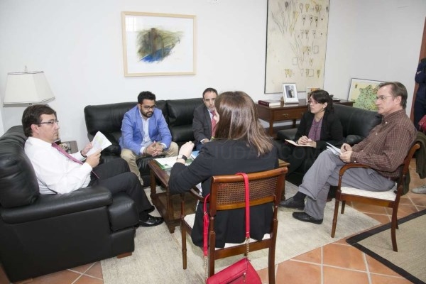 El presidente de la Junta recibe al alcalde de Olivenza, Manuel González Andrade