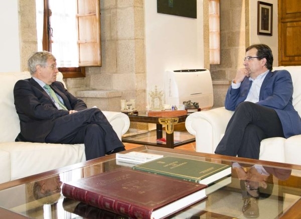 Fernández Vara recibe al presidente de la Confederación Hidrográfica del Guadiana