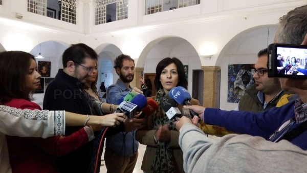 La consejera de Educación y Empleo valora el descenso del paro recogido en la EPA, pero advierte de que no hay que bajar la guardia